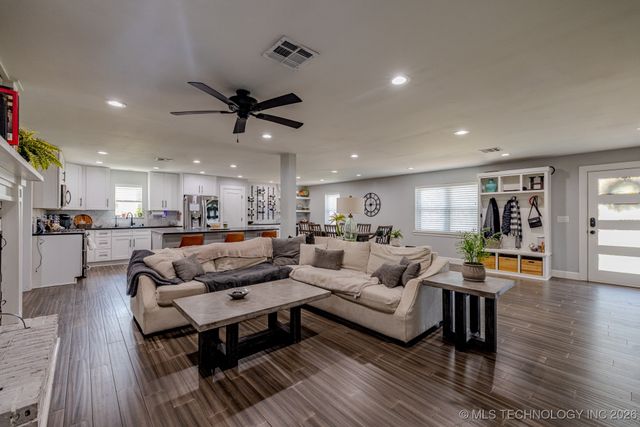 9101 N 165th East Avenue, Owasso, OK 74055