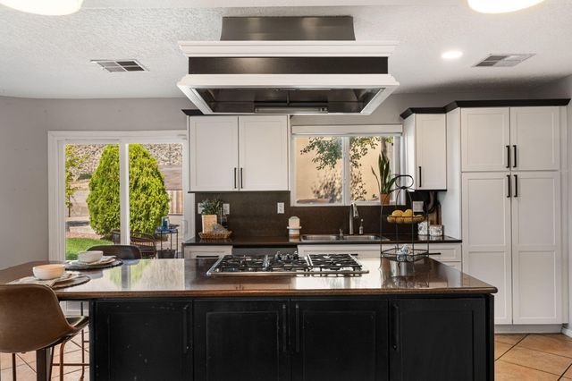 1809 Archuleta Drive NE, Albuquerque, NM 87112