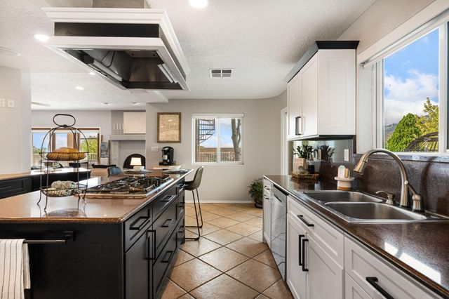 1809 Archuleta Drive NE, Albuquerque, NM 87112