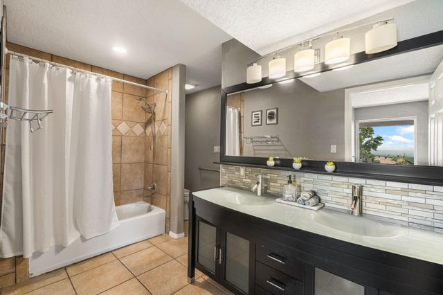 1809 Archuleta Drive NE, Albuquerque, NM 87112