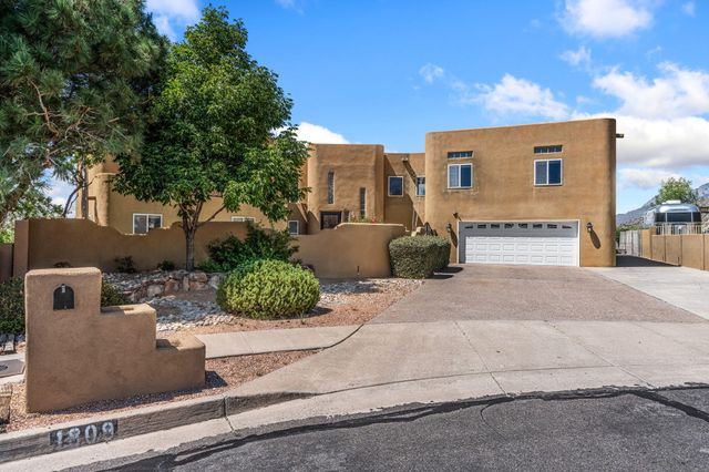 1809 Archuleta Drive NE, Albuquerque, NM 87112