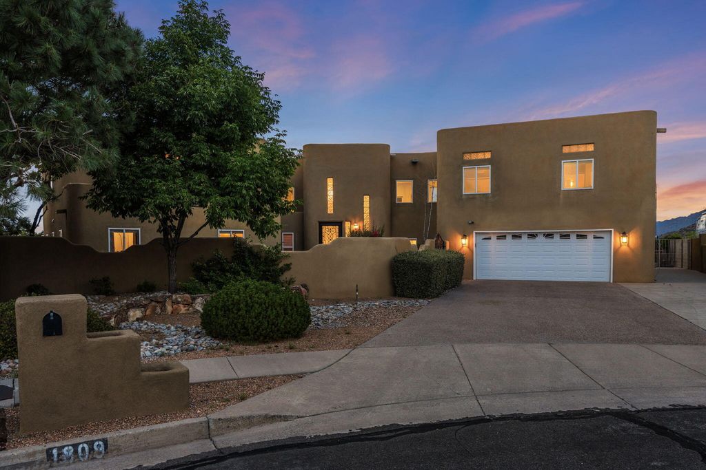 1809 Archuleta Drive NE, Albuquerque, NM 87112