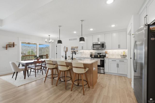 726 Fossilridge Circle, Manhattan, KS 66503