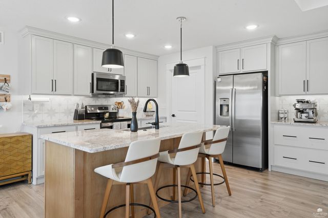 726 Fossilridge Circle, Manhattan, KS 66503