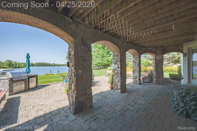 4334 Terra Ridge Drive, Milford Charter Township, MI 48381