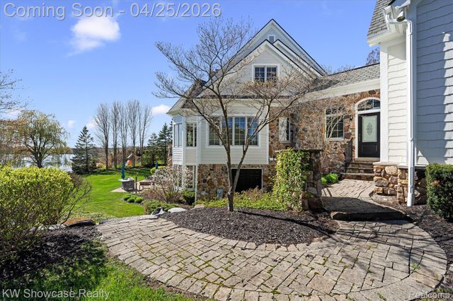 4334 Terra Ridge Drive, Milford Charter Township, MI 48381