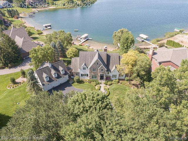4334 Terra Ridge Drive, Milford Charter Township, MI 48381