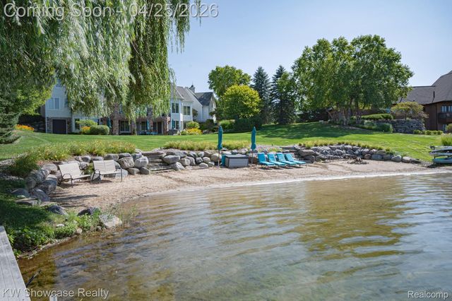 4334 Terra Ridge Drive, Milford Charter Township, MI 48381