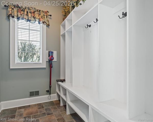 4334 Terra Ridge Drive, Milford Charter Township, MI 48381