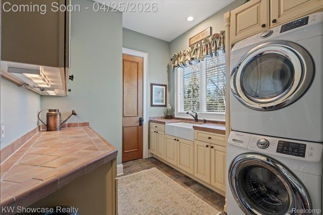 4334 Terra Ridge Drive, Milford Charter Township, MI 48381