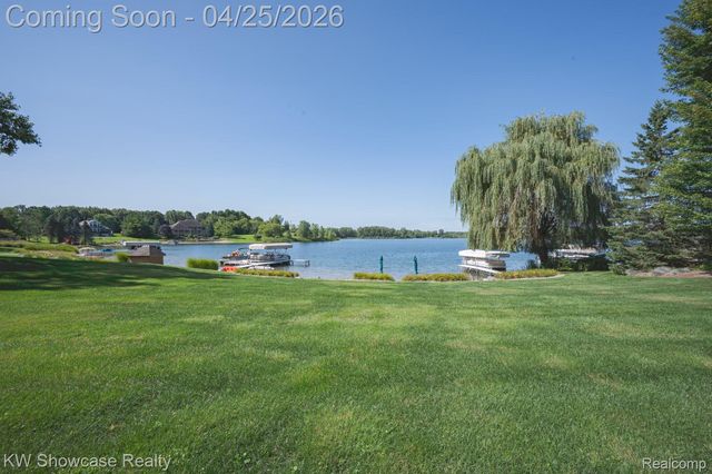 4334 Terra Ridge Drive, Milford Charter Township, MI 48381