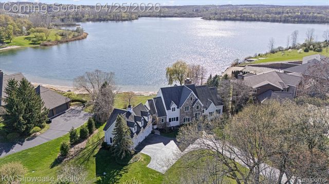 4334 Terra Ridge Drive, Milford Charter Township, MI 48381