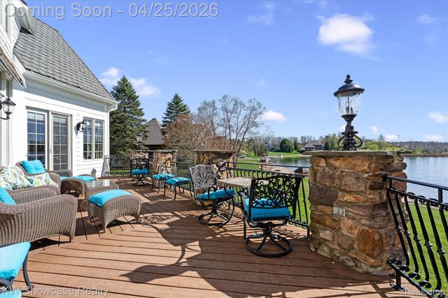 4334 Terra Ridge Drive, Milford Charter Township, MI 48381