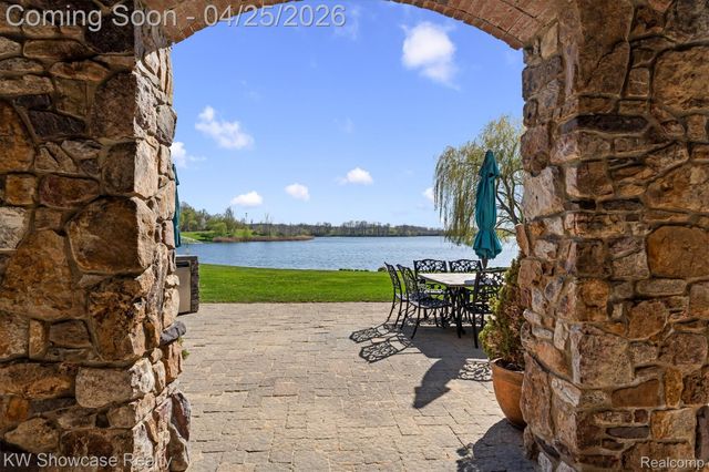 4334 Terra Ridge Drive, Milford Charter Township, MI 48381