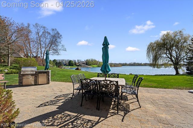 4334 Terra Ridge Drive, Milford Charter Township, MI 48381