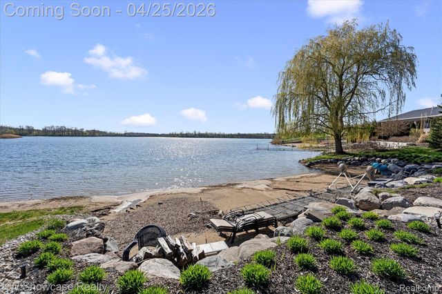 4334 Terra Ridge Drive, Milford Charter Township, MI 48381