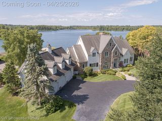 4334 Terra Ridge Drive, Milford Charter Township, MI 48381