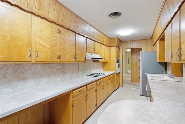 1021 S Fairbanks Avenue, Denison, TX 75020