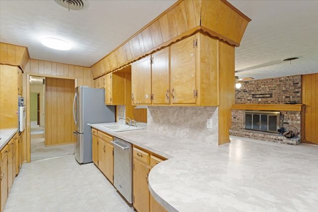 1021 S Fairbanks Avenue, Denison, TX 75020