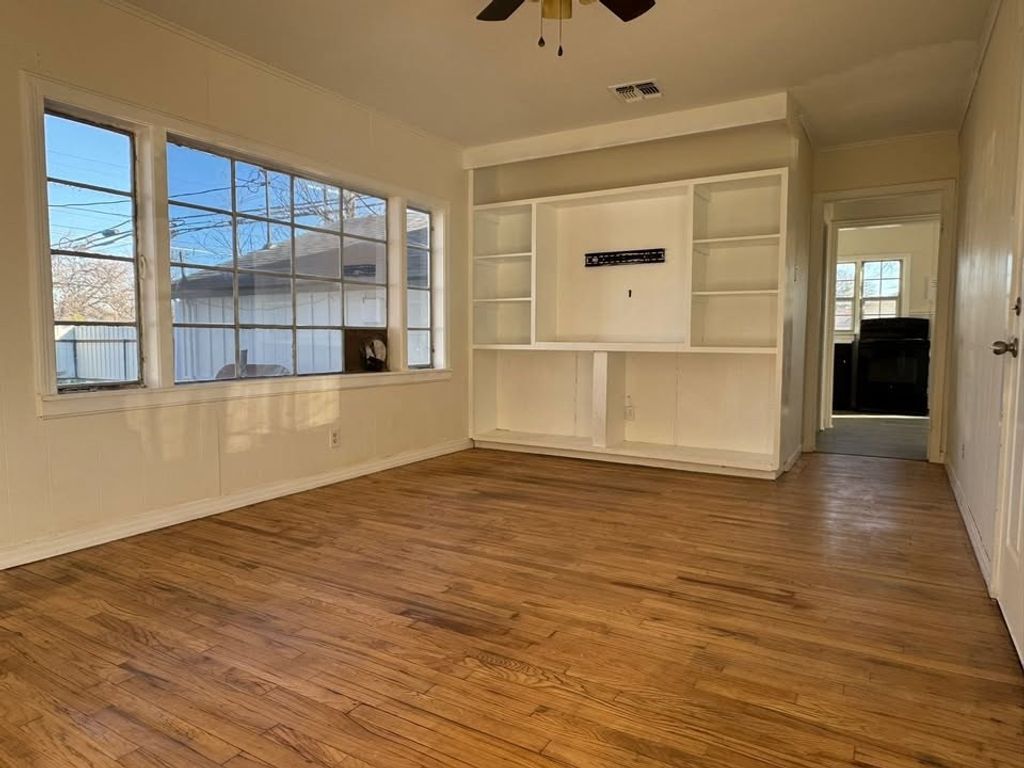 Image 3 of property listing at 2102 Webster Avenue, San Angelo, TX 76901