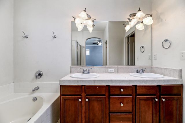793 W Bordeaux Lane, Clovis, CA 93619
