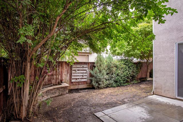793 W Bordeaux Lane, Clovis, CA 93619