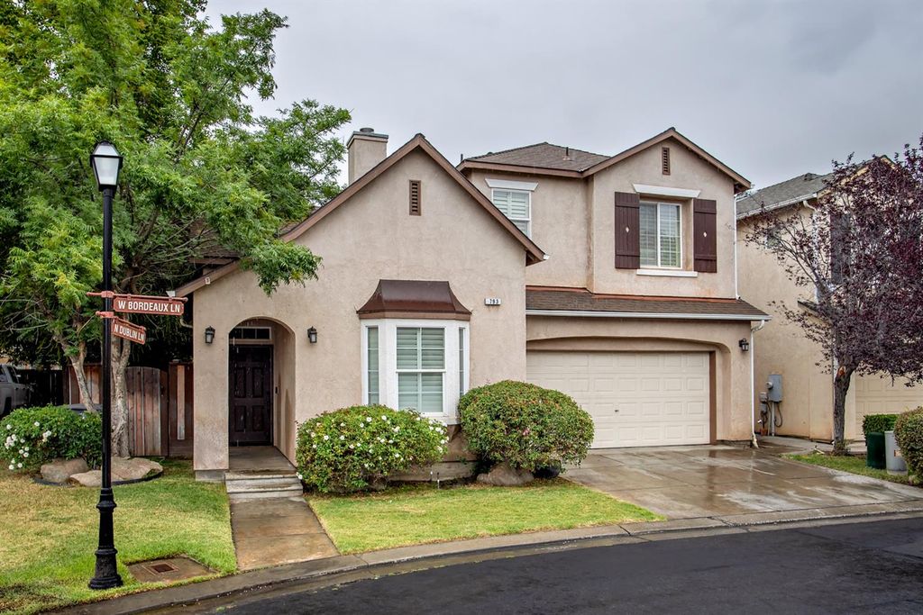793 W Bordeaux Lane, Clovis, CA 93619