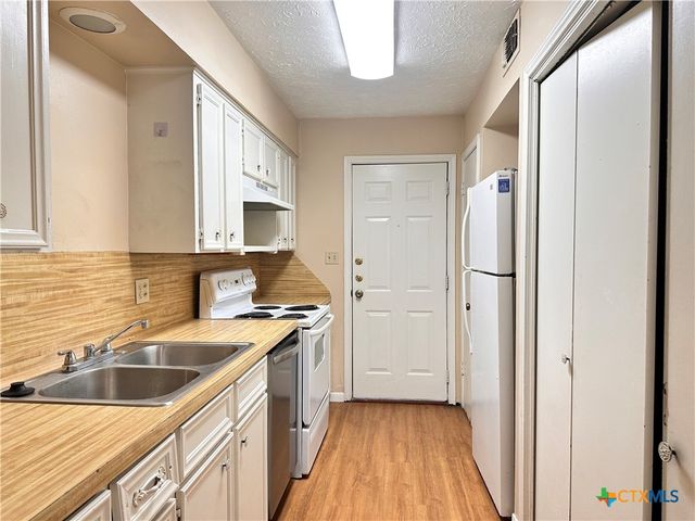 906 N Lbj Drive 6, San Marcos, TX 78666