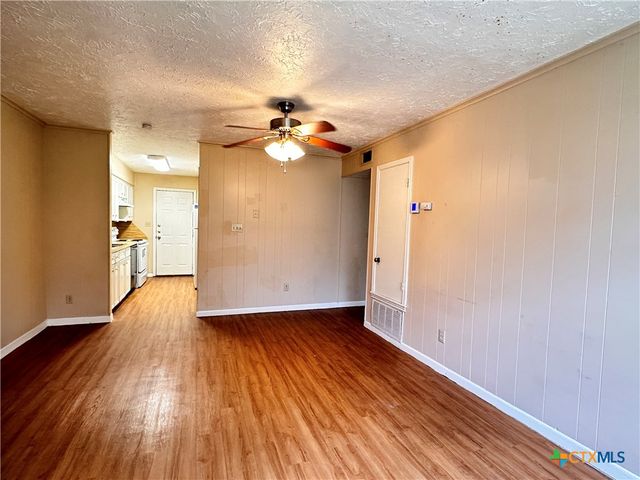 906 N Lbj Drive 6, San Marcos, TX 78666