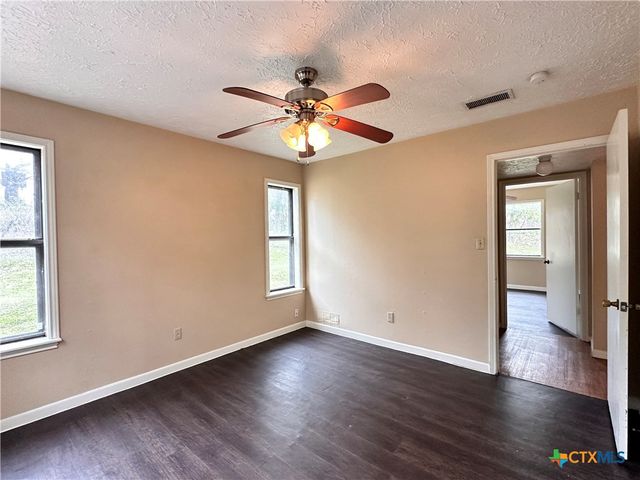 906 N Lbj Drive 6, San Marcos, TX 78666