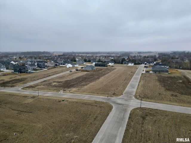 6107 DUGGLEBY Avenue, Davenport, IA 52807