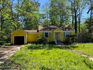 1918 East Drive, Jackson, MS 39204