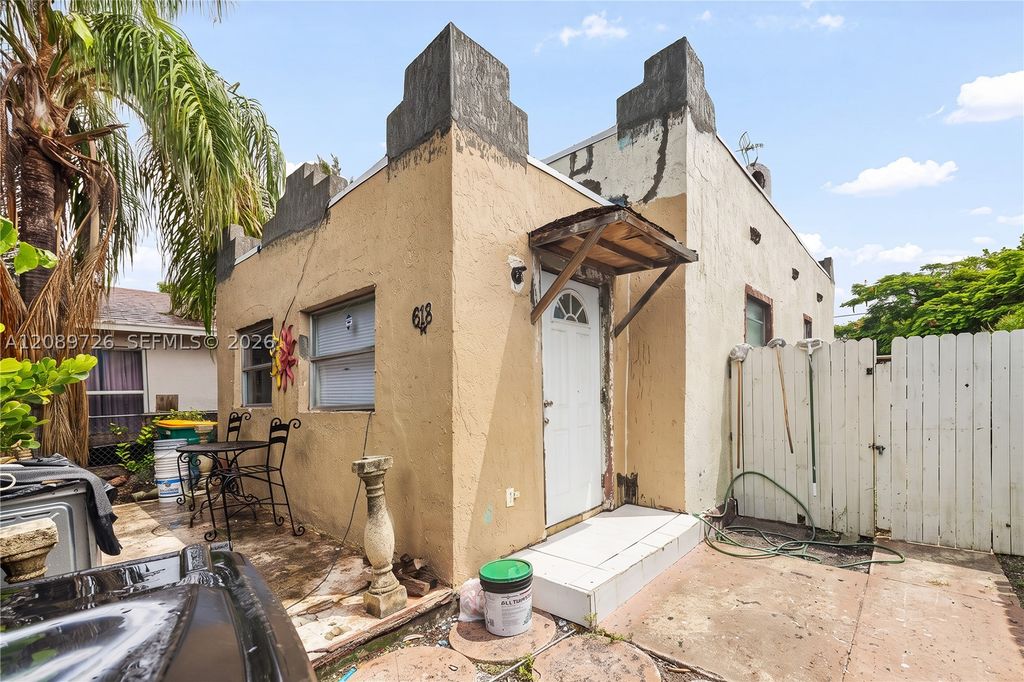 618 N D St, Boynton Beach, FL 33460