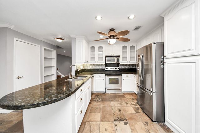 2588 Bering Drive, Houston, TX 77057