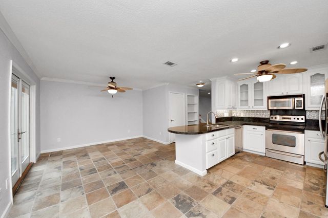 2588 Bering Drive, Houston, TX 77057