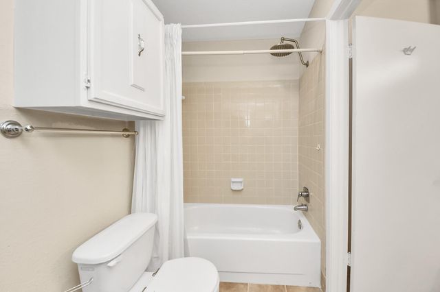 2588 Bering Drive, Houston, TX 77057