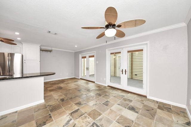 2588 Bering Drive, Houston, TX 77057