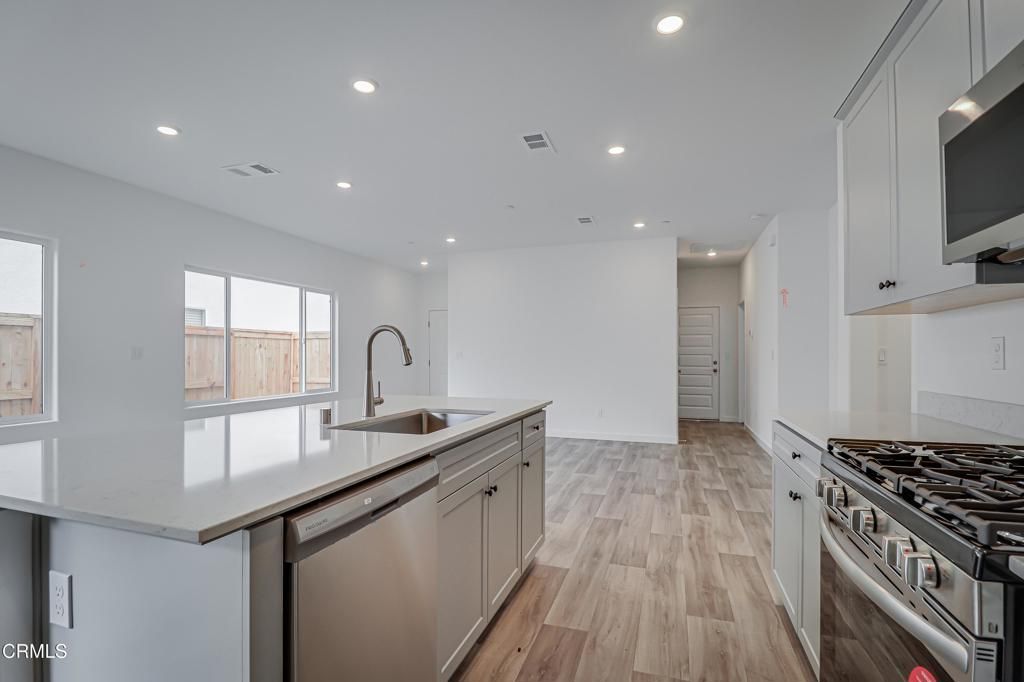 Image 11 of property listing at 9627 Maple Terrace Lane, Shafter, CA 93263