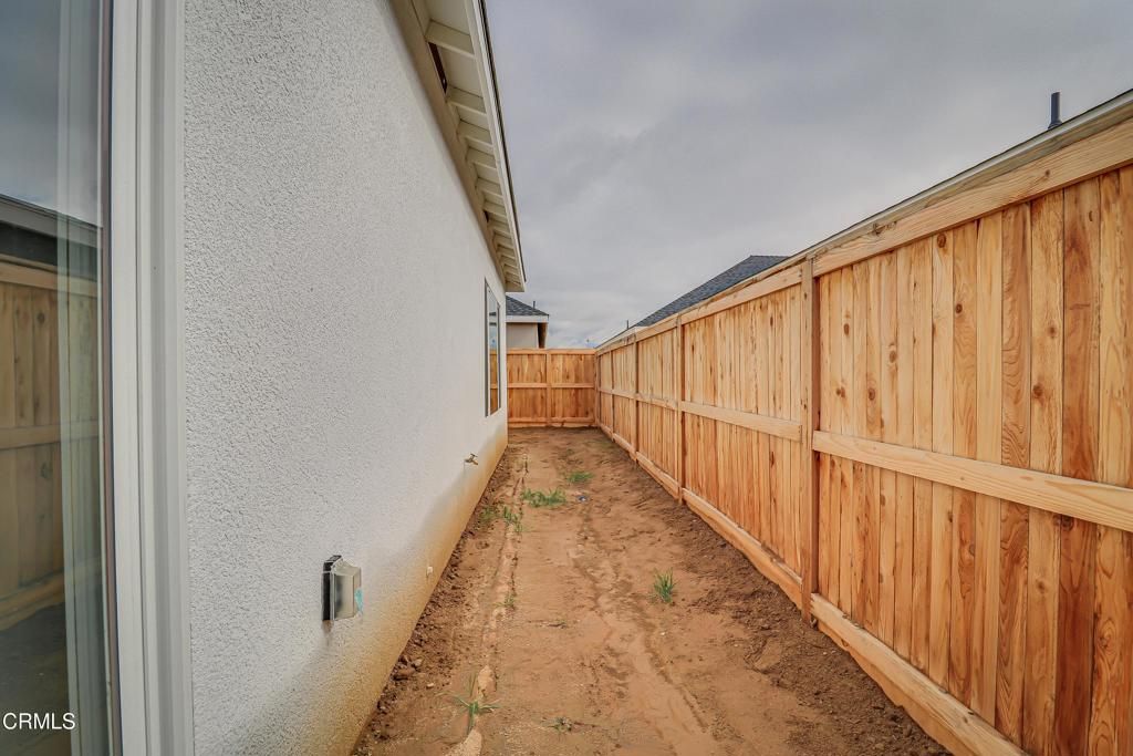 Image 20 of property listing at 9627 Maple Terrace Lane, Shafter, CA 93263