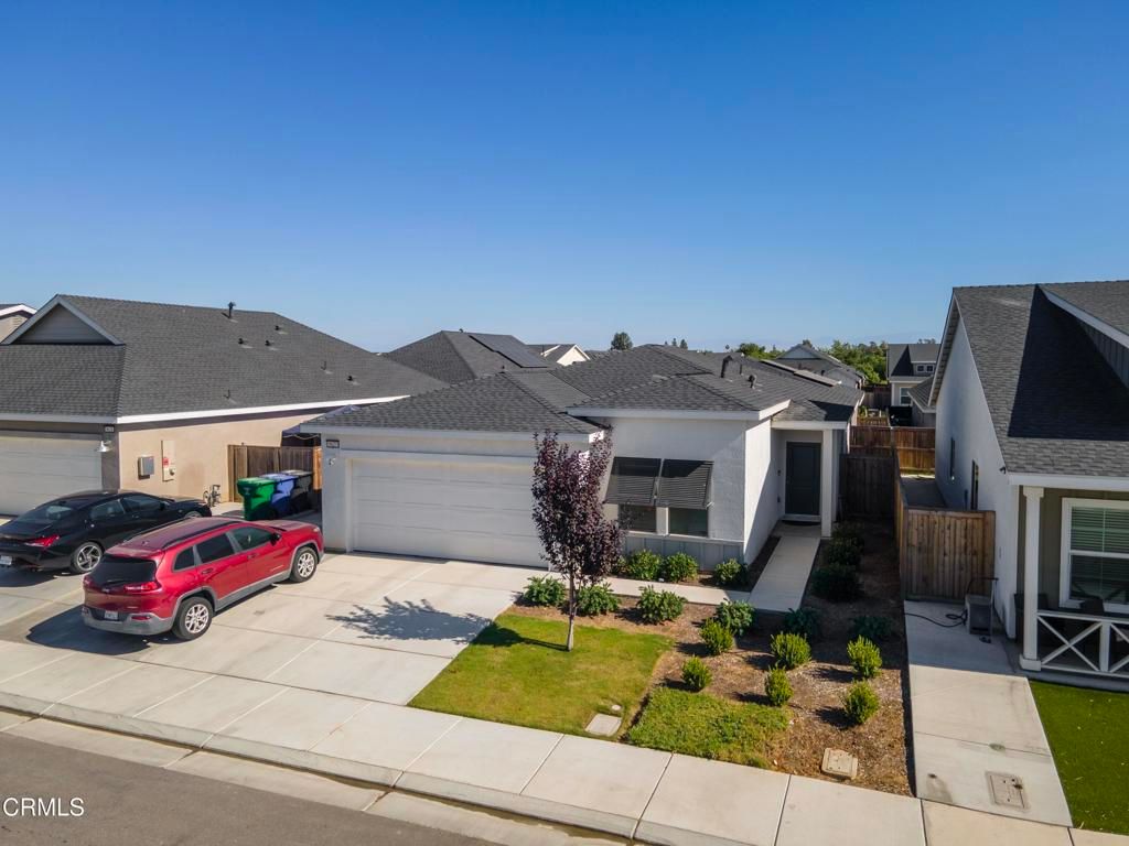 Image 5 of property listing at 9627 Maple Terrace Lane, Shafter, CA 93263