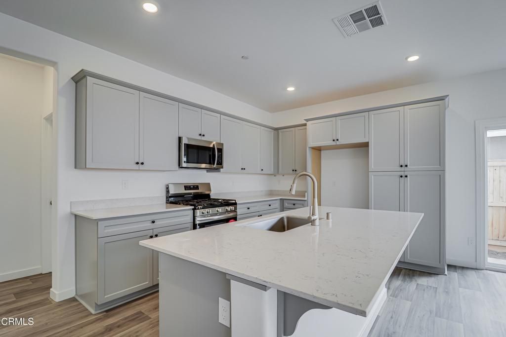 Image 9 of property listing at 9627 Maple Terrace Lane, Shafter, CA 93263
