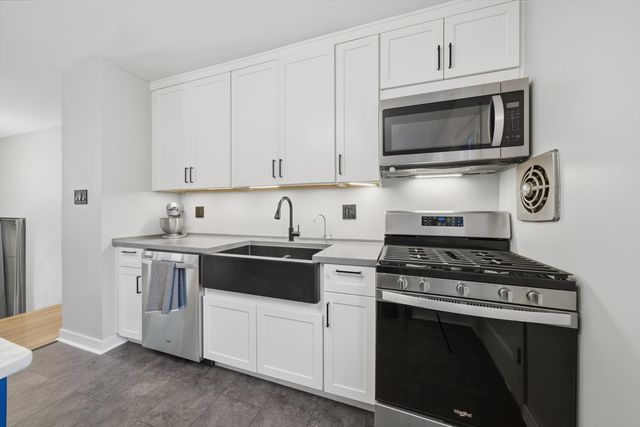 917 E Morris Drive, Palatine, IL 60074
