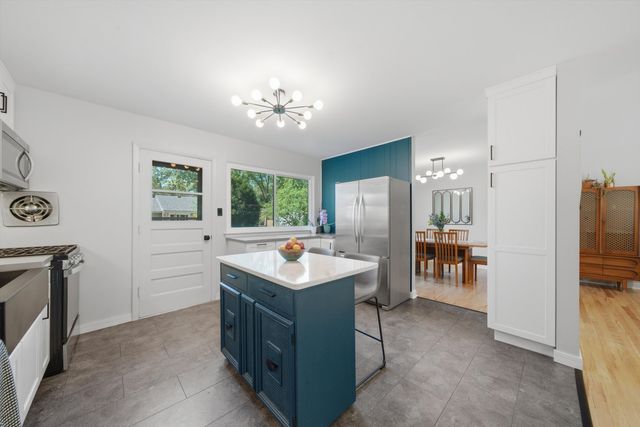 917 E Morris Drive, Palatine, IL 60074