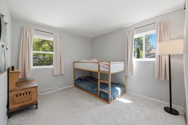 917 E Morris Drive, Palatine, IL 60074