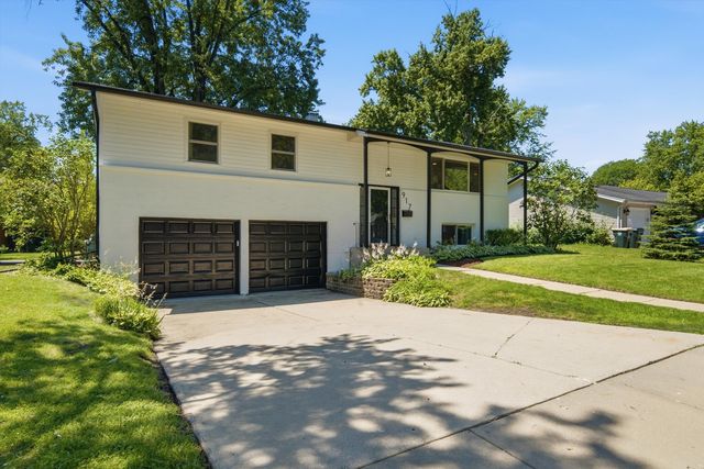 917 E Morris Drive, Palatine, IL 60074