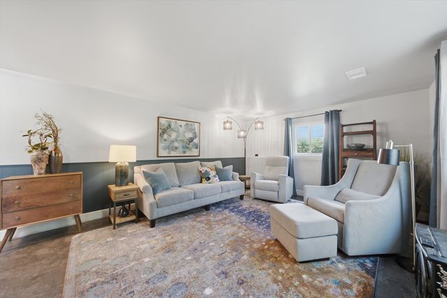917 E Morris Drive, Palatine, IL 60074