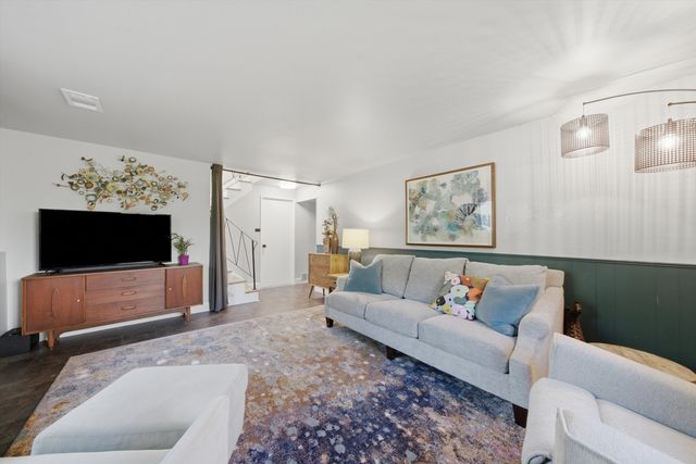 917 E Morris Drive, Palatine, IL 60074