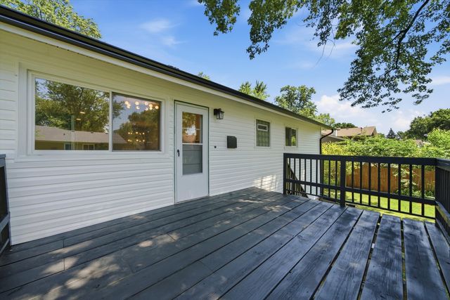 917 E Morris Drive, Palatine, IL 60074