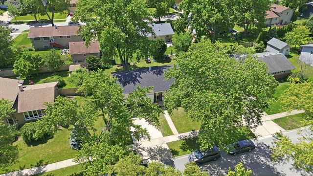 917 E Morris Drive, Palatine, IL 60074