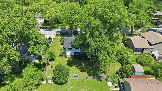 917 E Morris Drive, Palatine, IL 60074